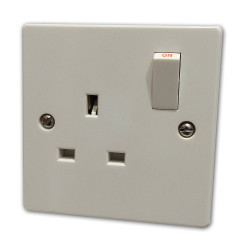 1 Gang 13 Amp DP Plug Socket White Plastic