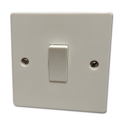White Plastic 1 Gang 2 Way 10 Amp Light Switch