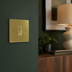 1 Gang 2 Way 10 Amp Light Switch Polished Brass